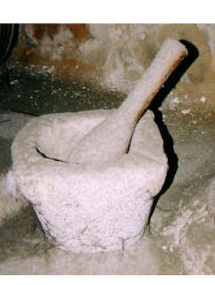 MORTER de pedra, usat per a picar la canyella, o altres aromes